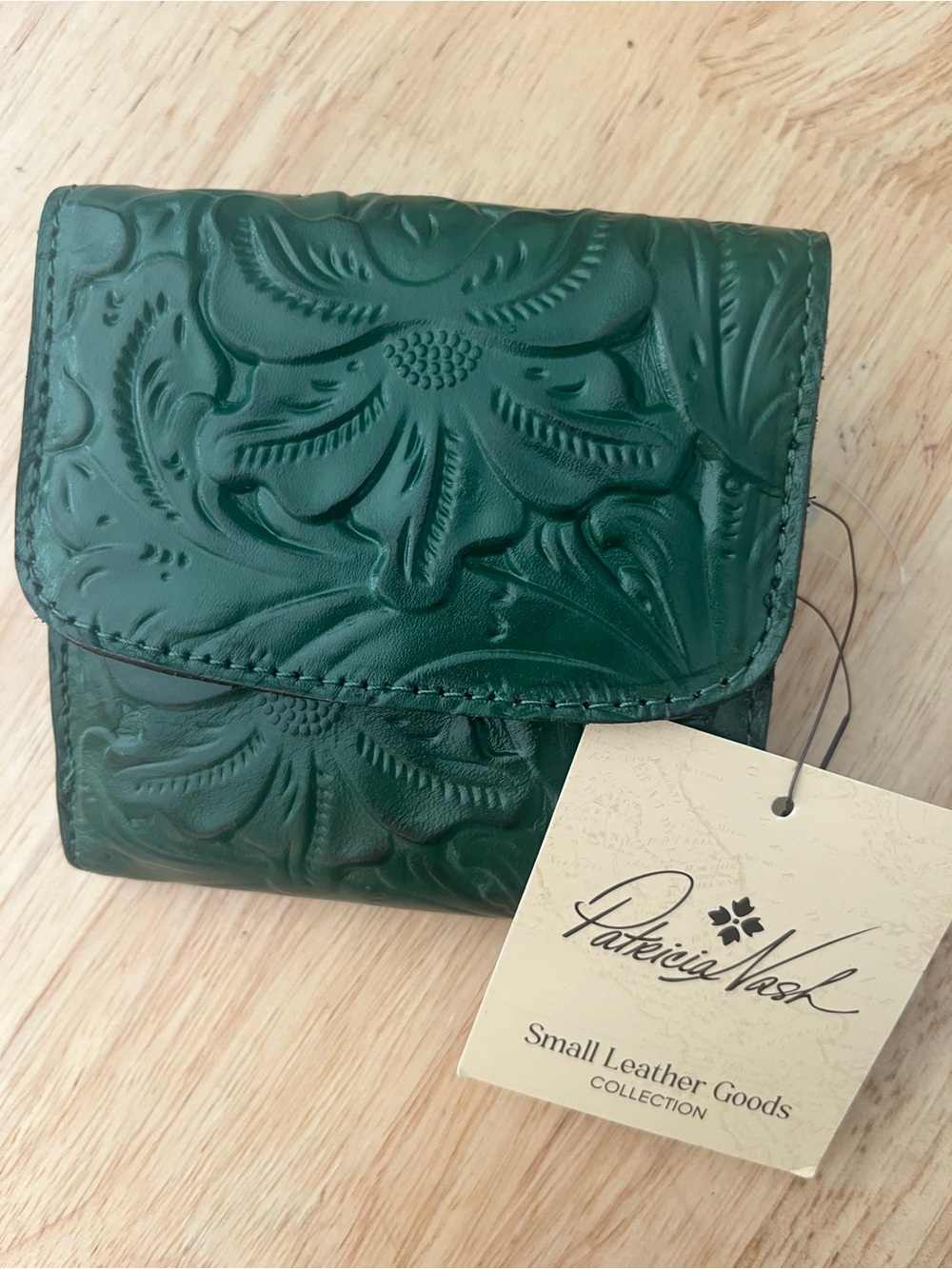 Patricia Nash Astra tooled Green Embossed Leather Wallet NWT - Picture 6 of 8